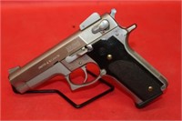 Smith & Wesson 659 9mm Pistol, with 2 mags