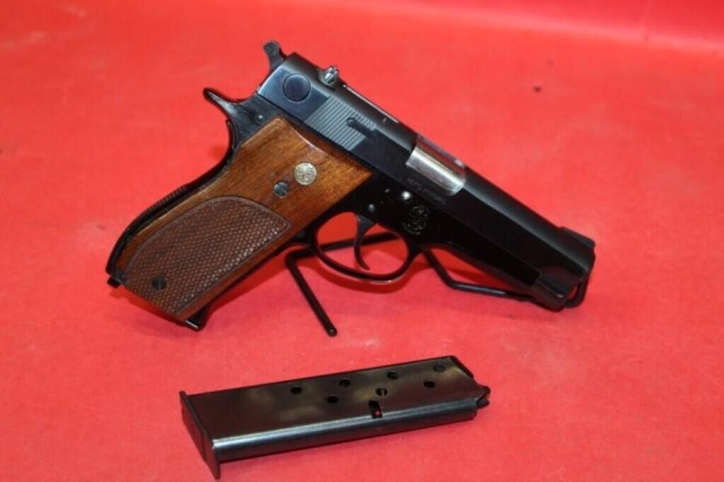 Smith & Wesson Model 39-2 9mm Pistol