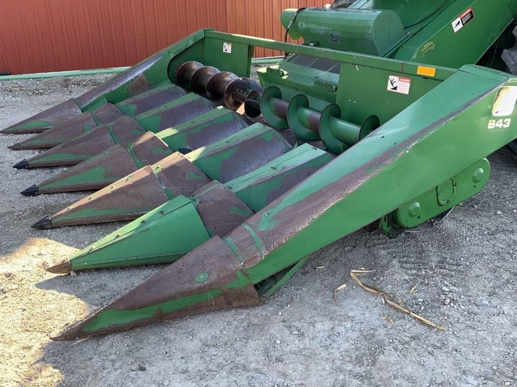 John Deere 643 6 Row Corn Head 
(2) stalk