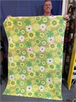 Nice Vtg rectangle tablecloth (49inX68in)