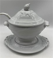 Davenport Ironstone Gravy Dish w/ Ladle