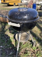 WEBER CHARCOAL GRILL WITH NEW GRATE
