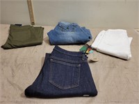 (4) Pair's of Woman's Jeans size 2