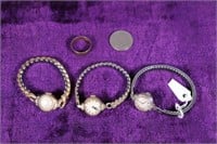 Lot of 3 vintages ladies watches, 1 ring, unknown