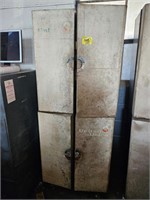 United Delco metal cabinet with door clip parts,