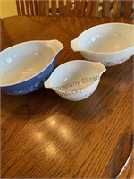 Three Pyrex bowls