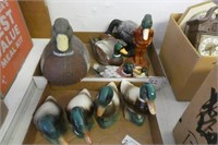 2 flats duck figurines