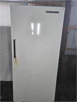 GENERAL ELECTRIC STAND UP FREEZER **NON-WORKING