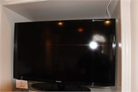 42 INCH SAMSUNG TV WITH REMOTE