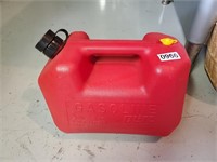 2.5 gallon gas can with contents- garage