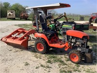 SMALL KUBOTA TRACTOR & FRONT END LOADER