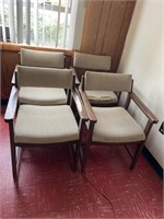 4-Sitting Chairs