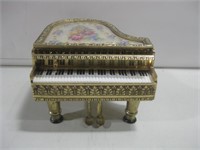 4"x 3.5"x 3" Wind-Up Musical Piano