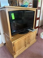 Solid Wood TV Stand w/2 Doors w/VCR