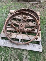 PALLET WITH 2 ANTIQUE CLEATED SPOKED WHEELS