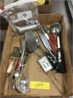 Kitchen utensils & icing syringe