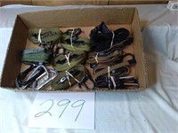 STRAPS CARABEANERS AND BUNGEE LOT