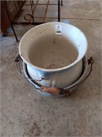 Aluminum pot & chamber pot (damage)