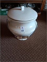 Chamber pot w/ lid (damaged)