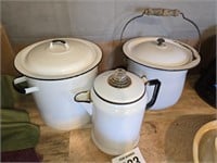 Enamelware incl. coffee pot & chamber pot