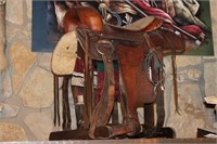 16 INCH WESTERN SADDLE W/STAND & BLANKET-SPURS