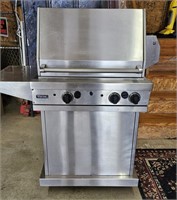 VIKING STAINLESS STEEL PROPANE GRILL W/COVER