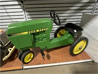 Ertl John Deere pedal tractor, Stock No. 520 -