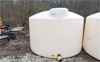 1500 GALLON WHITE WATER TANK WITH LID AND VALVE