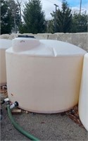 1500 GALLON WHITE PLASTIC WATER TANK