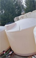 1500 GALLON WHITE PLASTIC WATER TANK