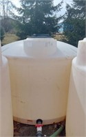 1500 GALLON WHITE PLASTIC WATER TANK