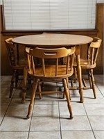 Colonial Maple Dining Table & 4 Chairs. 42in.