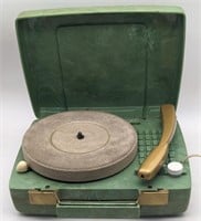 (JL) Vintage Capri Deluxe portable record player.