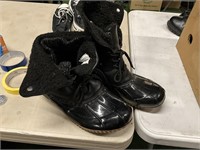 Black fold down winter boots sz.9 by Justfab