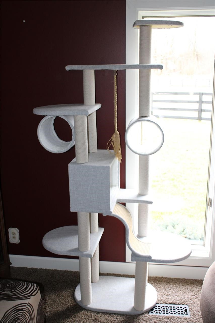 6 FT. CAT TOWER IN GOOD CONDITION