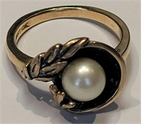 Cultured pearl ring in 10k gold