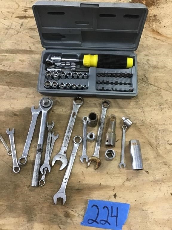 Spring Consignment  Shop Tools in Building