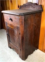 antique washstand - 21 inch - good condition