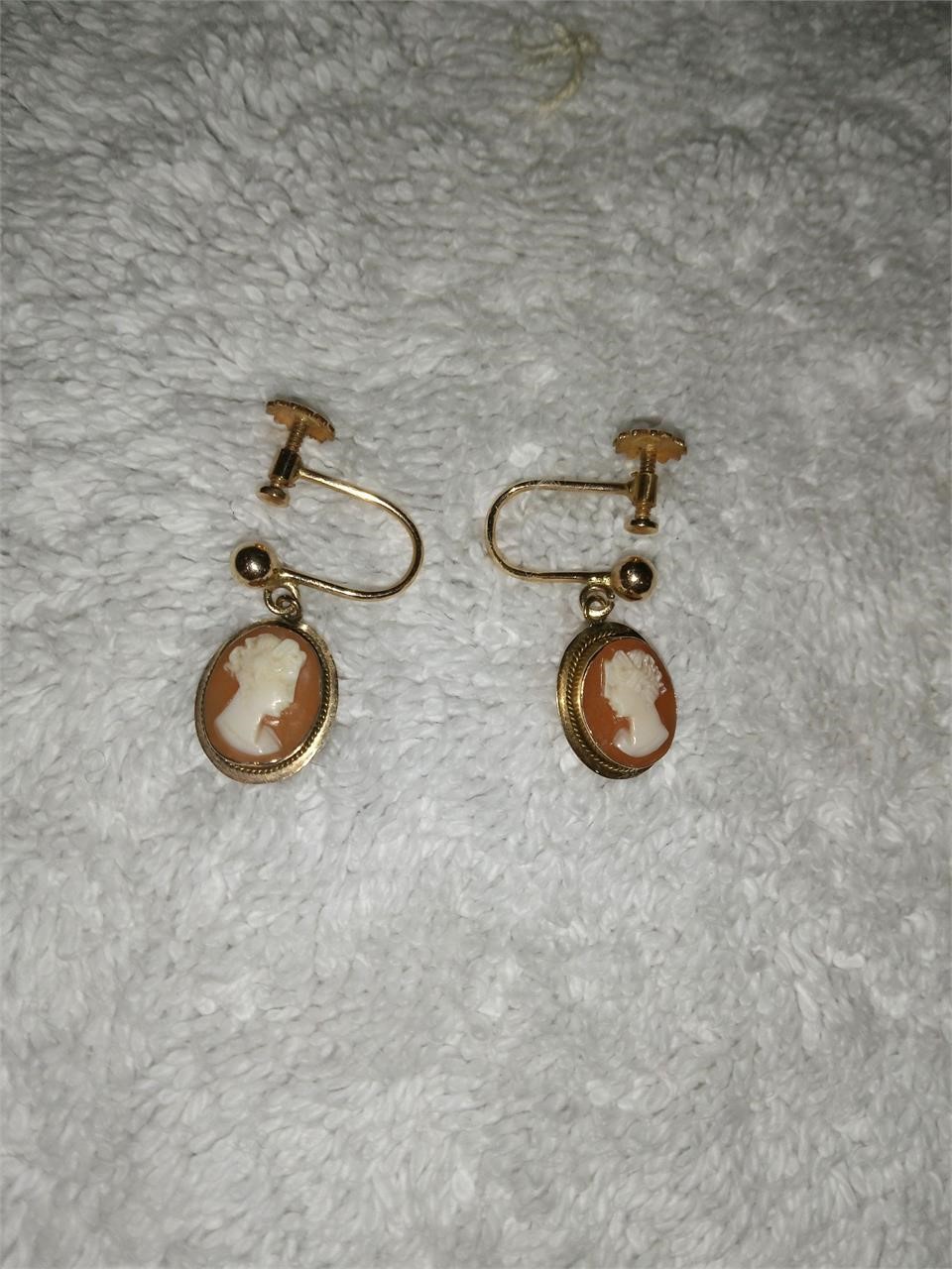 Antique 14K Gold CAMEO Screw Earrings