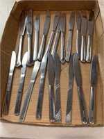 20 flatware knives