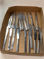 20 flatware knives