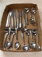 Flatware 7 knives, 7 spoons, 6 jelly spoons