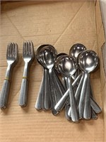 Flatware 24 salad forks, 24 soup spoons