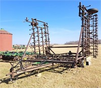 34' John Deere 940 Cultivator with 6 rows of
