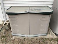 4 1/2’ x 2’ x 3’ Rubbermaid outdoor storage shed