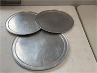 2-13 inch and 1-15 inch pizza pans