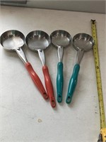 2 Vollrath 8 oz spoodles, 2 Volleath 6 oz