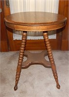 Beautiful Antique Round Oak Parlor Table