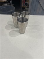 3 Milkshake mixer cups