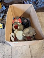 Box of Lid Pourers